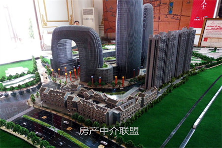 东平御景华庭，附近有建筑大型商场，交通便利，带储藏室